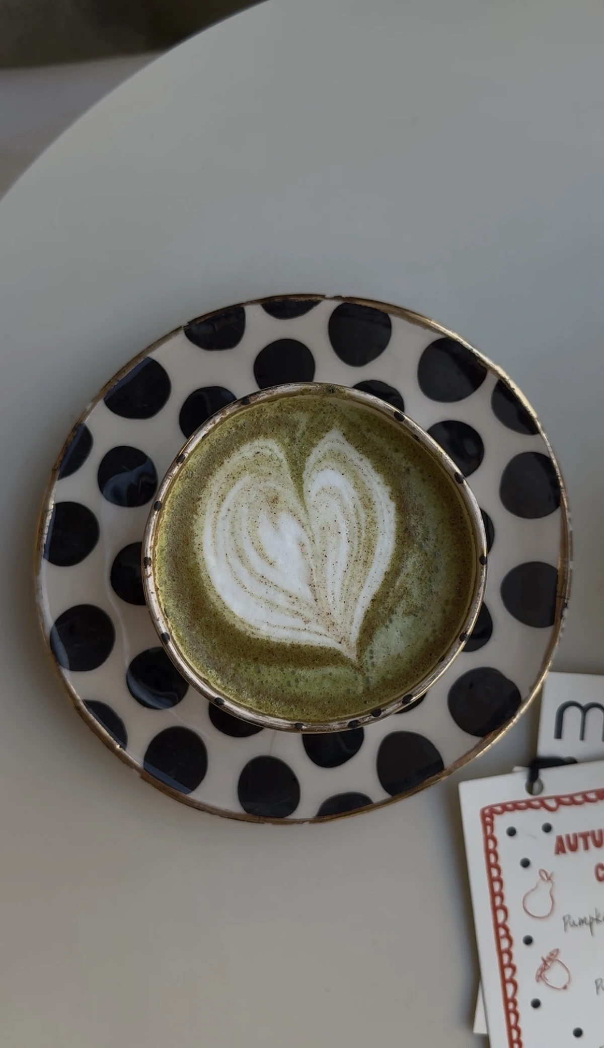Jesenski hit: Pumpkin Spice Matcha Latte iz Chia Cupsa