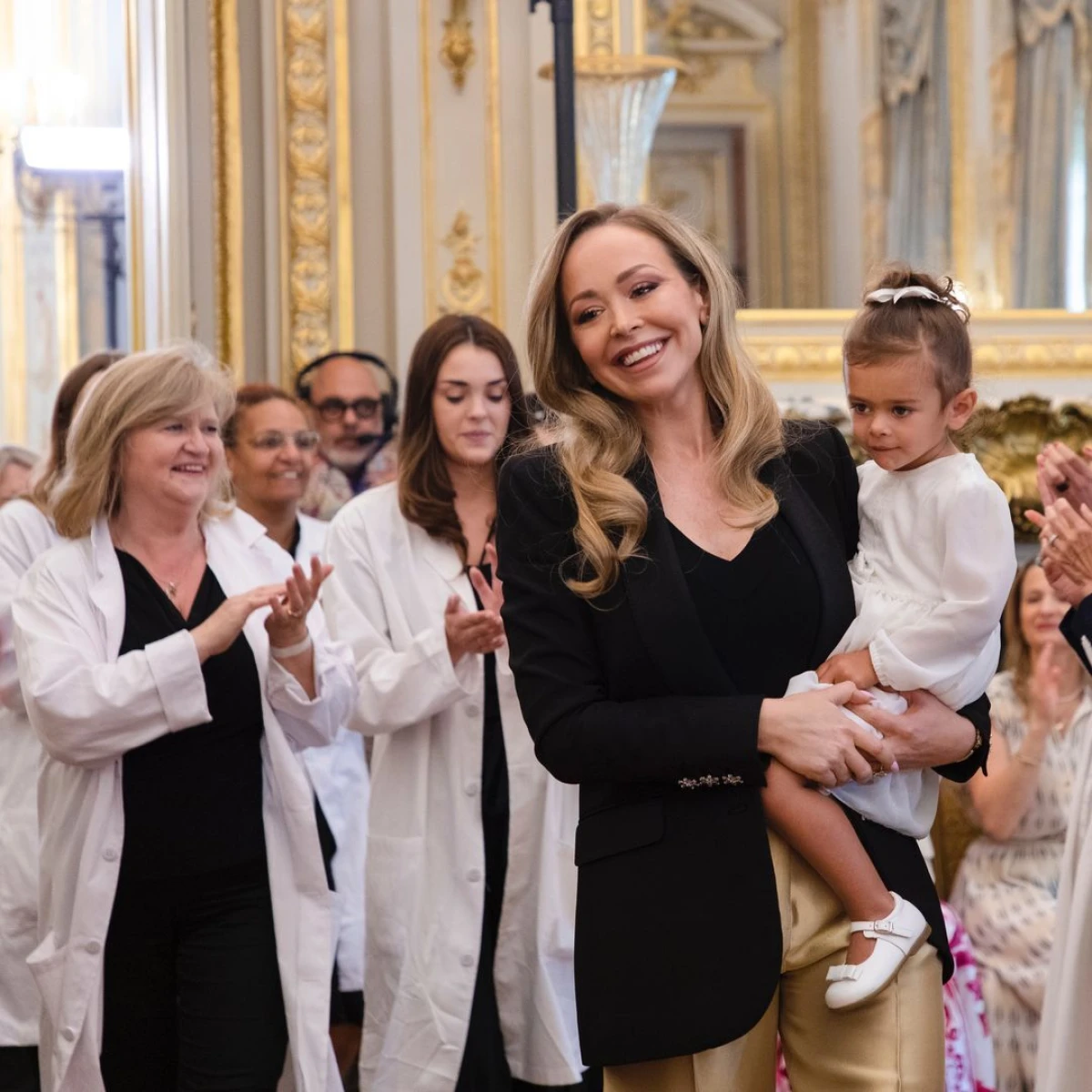 Tko je Tamara Ralph i zašto sve poznate osobe “odjednom” nose njezine dizajne?