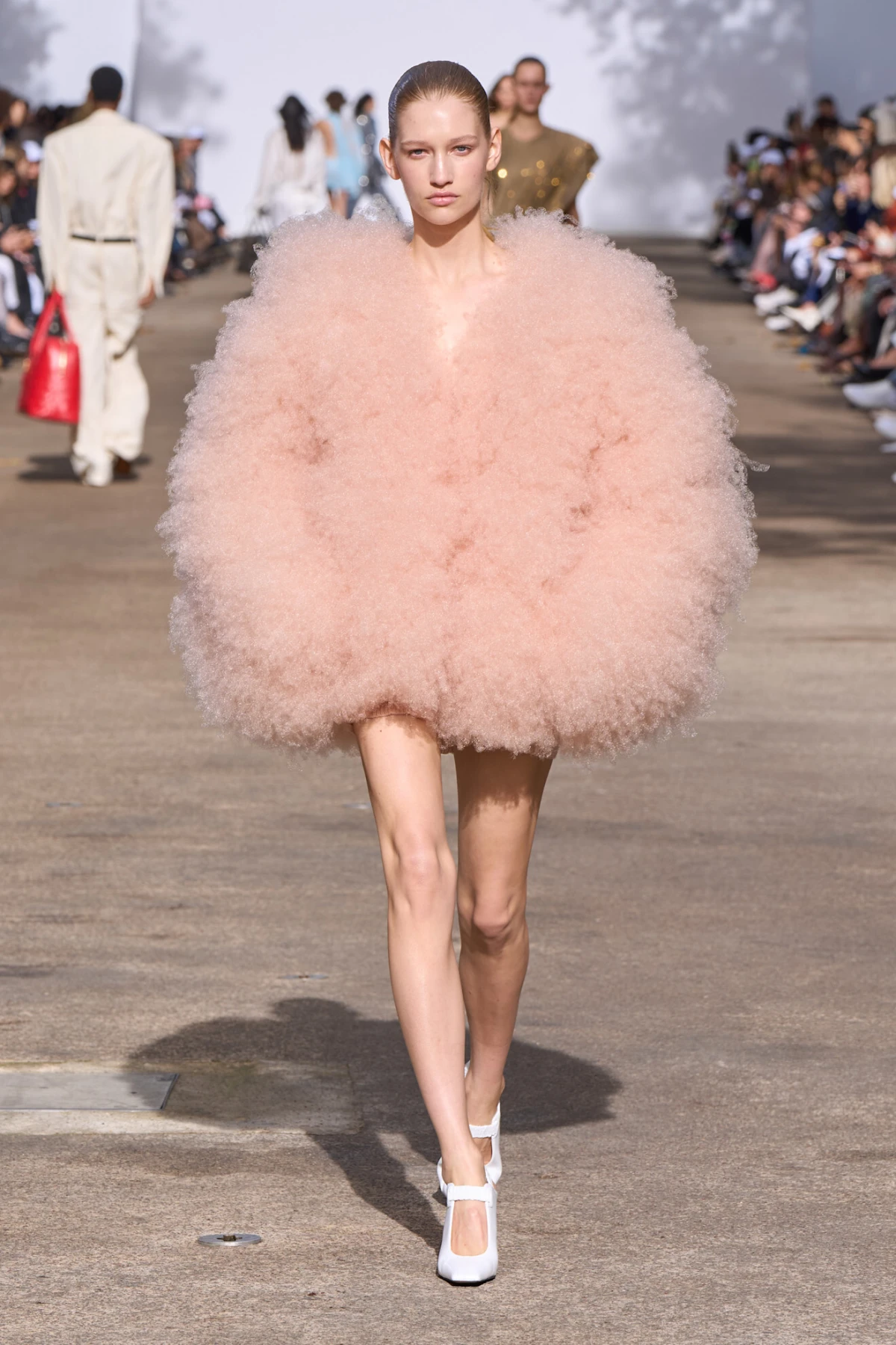 Ovaj topli peachy makeup look je naš najdraži s Tjedna mode u Parizu