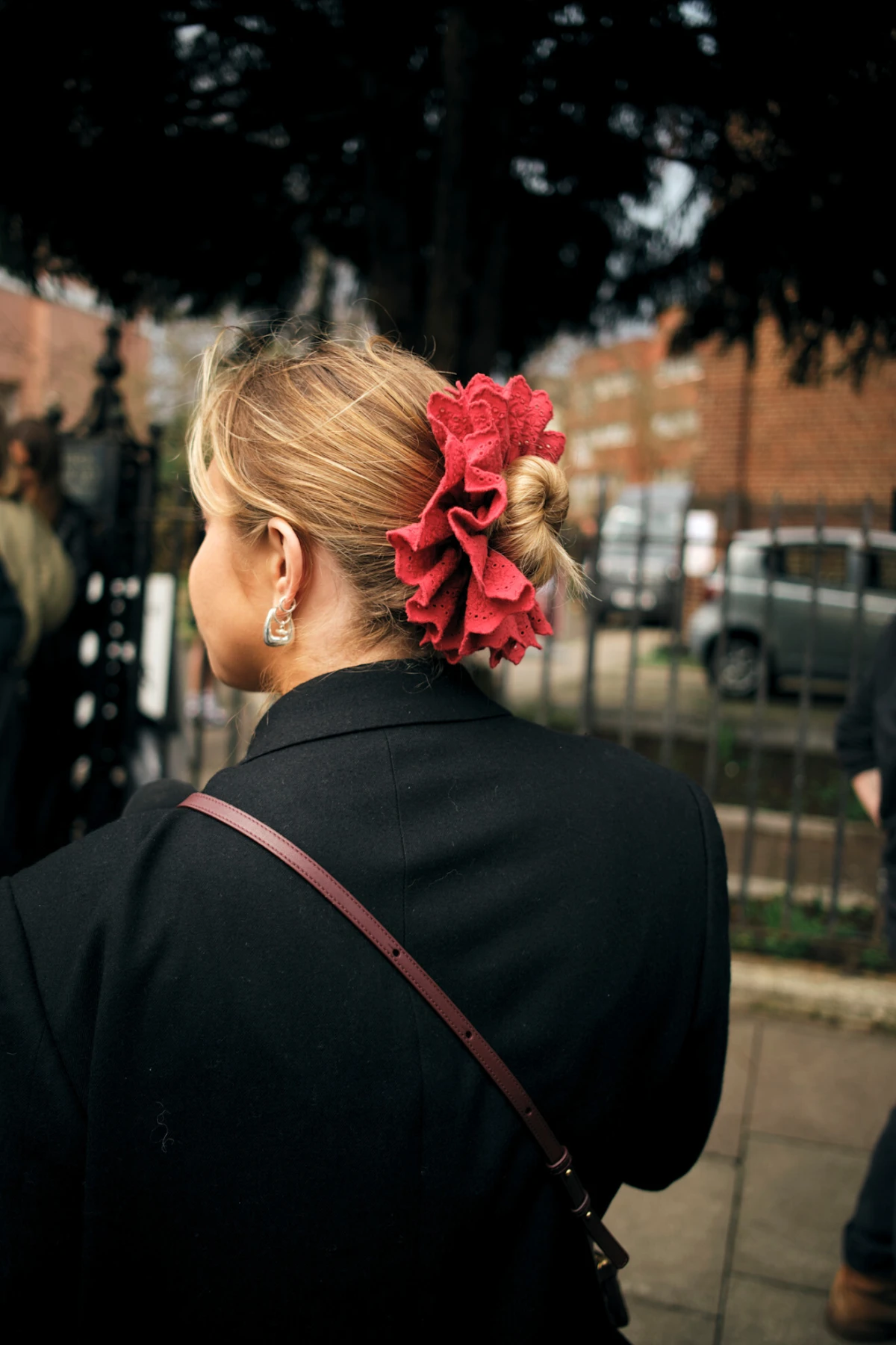 Kako su scrunchie gumice ponovo postale hit modni dodatak?