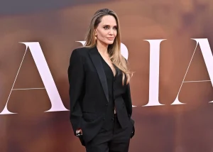 Look Tjedna: Angelina Jolie u power suit kombinaciji na premijeri filma Maria