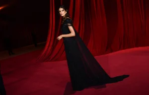 Academy Museum Gala 2024: Kaia Gerber je u Givenchy kreaciji odala omaž legendarnoj Audrey Hepburn haljini