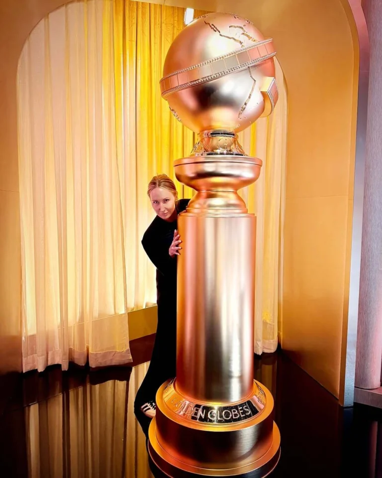 Tko je Nikki Glaser? Komičarka koja je oduševila na dodjeli Zlatnih globusa 2025.