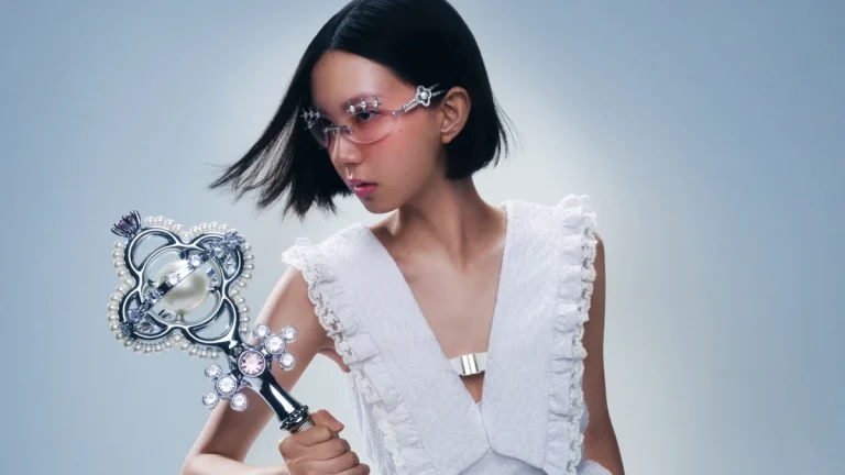 Stiže nam povratak maksimalističkih naočala s kristalima