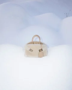 Elle Wishlist: Ferragamo Hug torba od umjetnog krzna