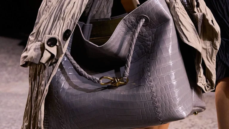 Nova Bottega Veneta torba nosi emotivno ime | ELLE