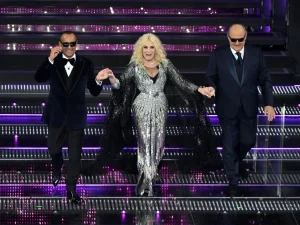 Sanremo 2025 – Papa, glamur i tehnički problemi | ELLE