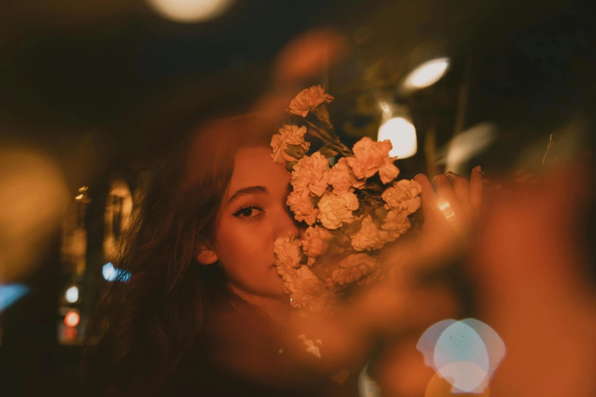 Možete li u ruži uočiti lice djevojke?