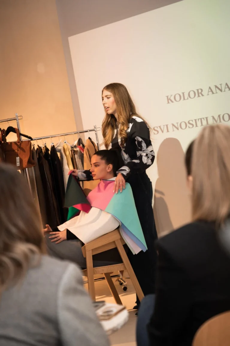 Answear zna kako nositi Mocha Mousse boju