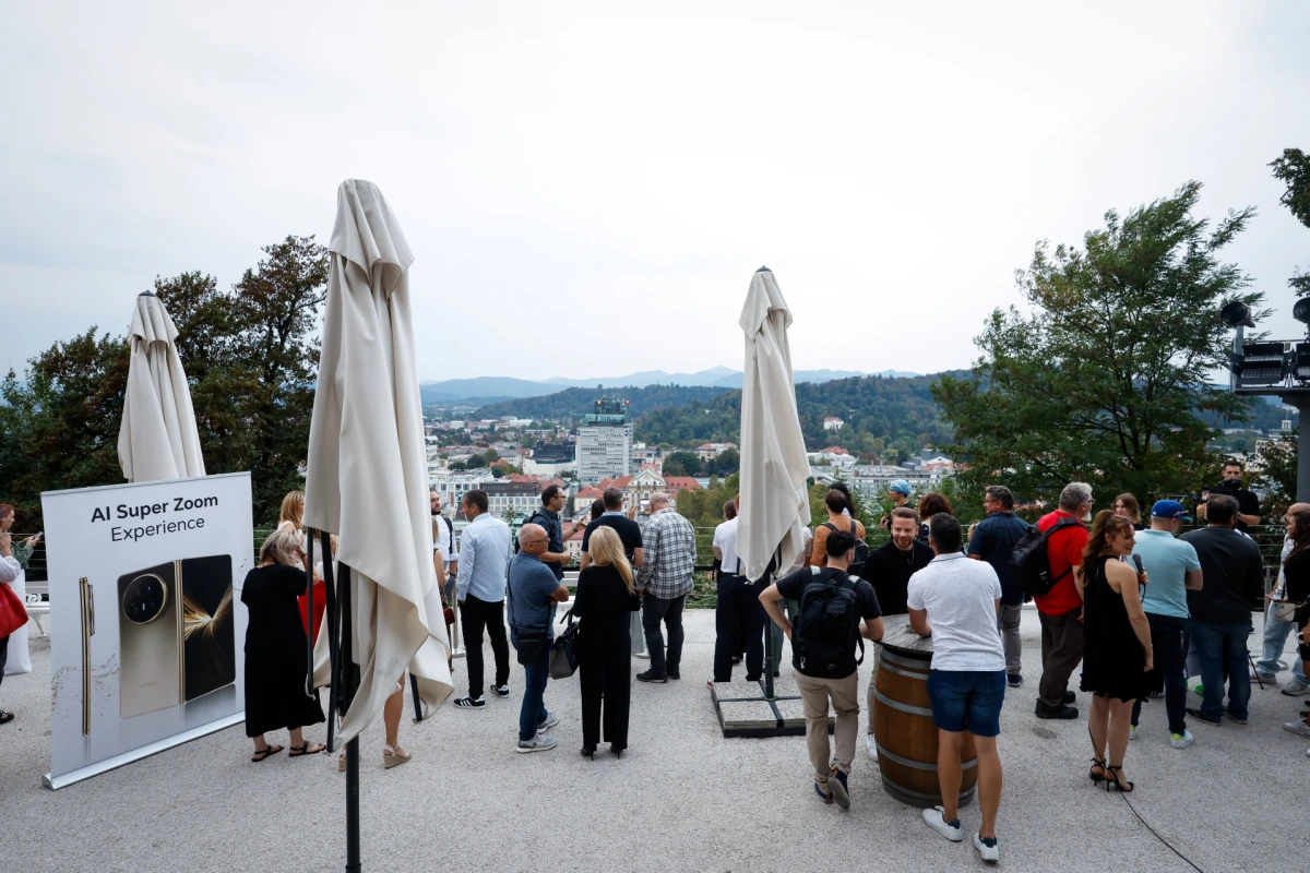 HONOR Magic V5: U Ljubljanskom dvorcu premijerno predstavljen najtanji preklopni pametni telefon do sada