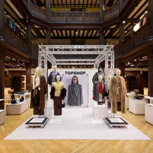 Topshop je službeno otvorio svoj prvi fizički dućan u Londonu, a ovo su najbolji komadi koje želimo