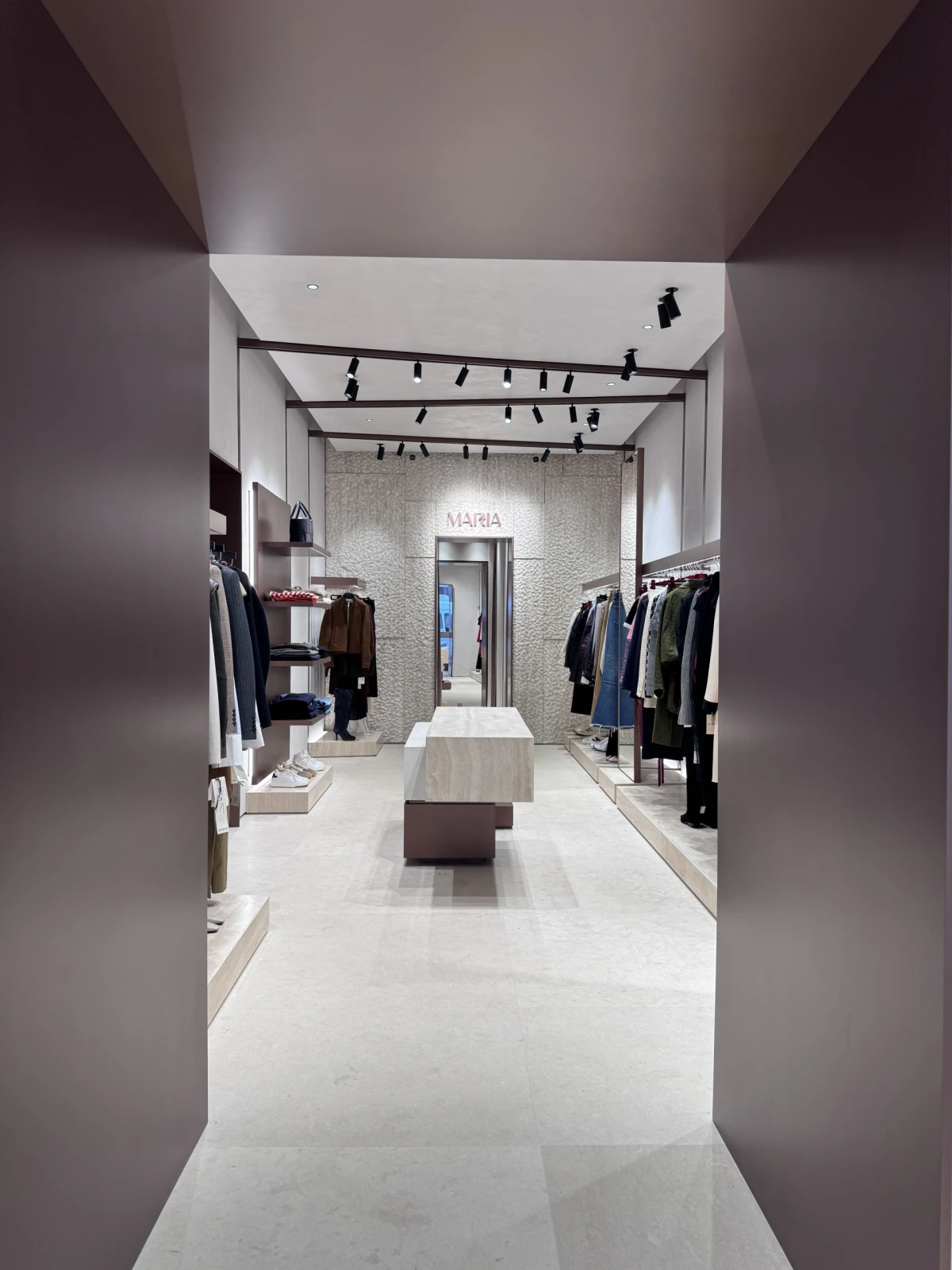 Oaza luksuznog minimalizma: Zavirite u preuređeni Maria Store u Zagrebu