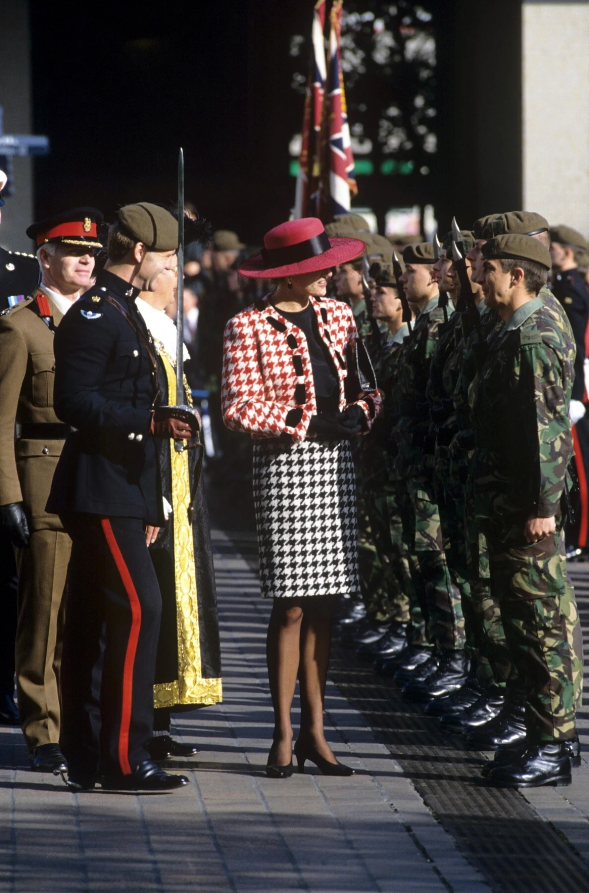 Evo kako nositi tvid ove jeseni po uzoru na kraljevske dame