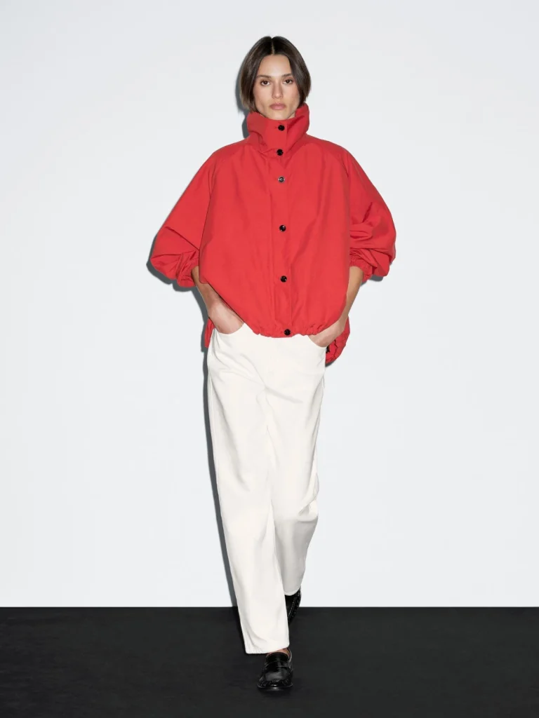 Elle Wishlist: Ova Massimo Dutti bomber jakna s visokim ovratnikom jako je Phoebe Philo coded