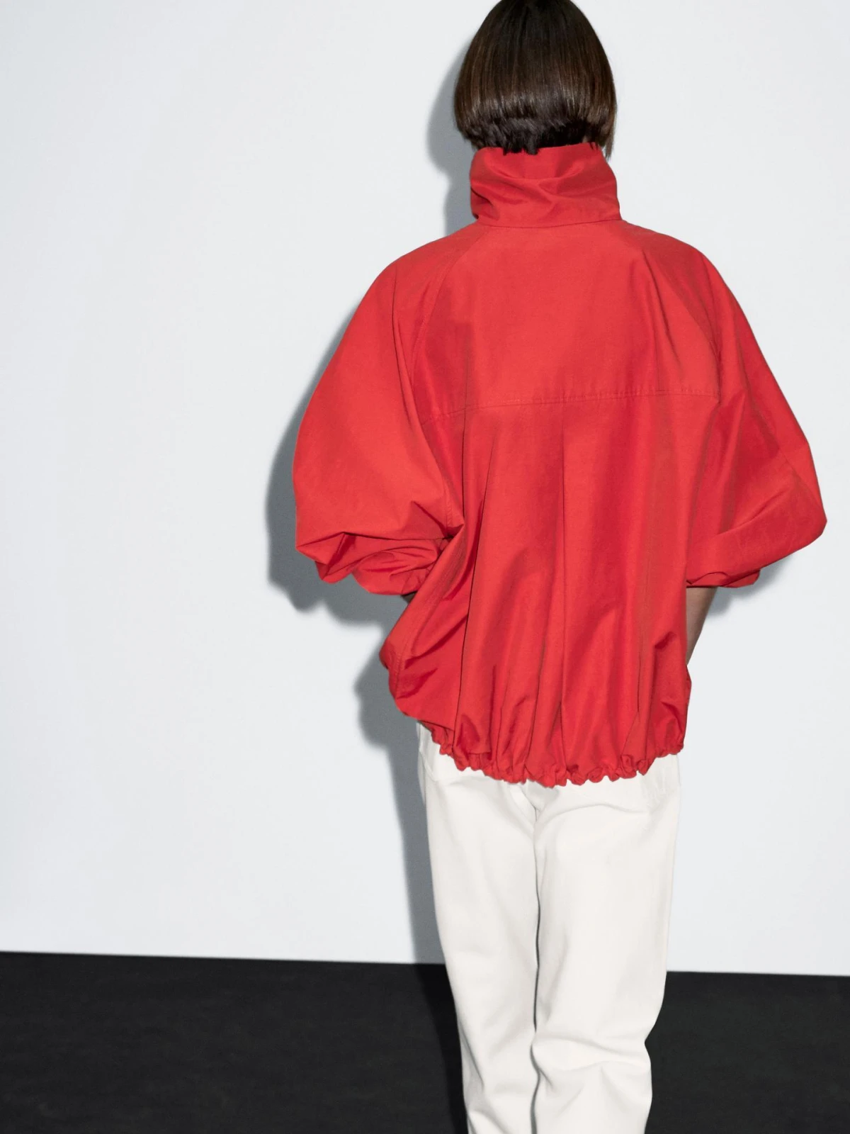 Elle Wishlist: Ova Massimo Dutti bomber jakna s visokim ovratnikom jako je Phoebe Philo coded