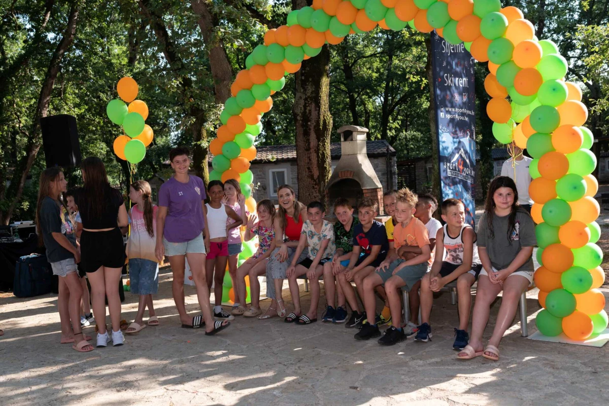 Projekt Narančasta ribica odveo sedamdesetoro djece iz jednoroditeljskih obitelji na ljetovanje