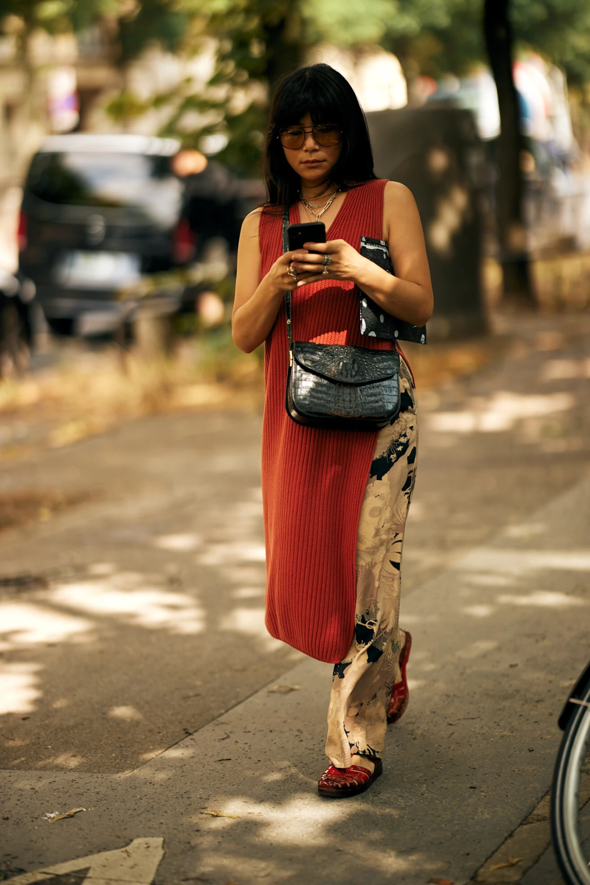 Ove jeseni nosimo traperice u boji: Evo 5 ideja kako ih uklopiti u svakodnevne outfite