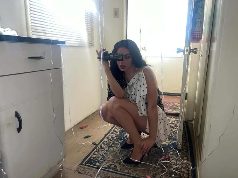 Charli XCX odabrala je prozirnu haljinu za svoje drugo vjenčanje u Siciliji