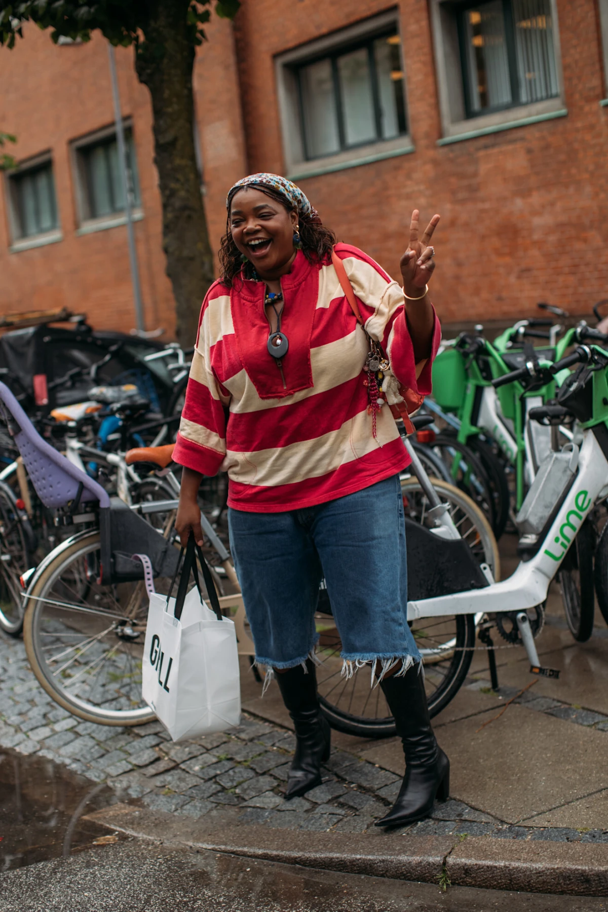 Jesenski komad sezone koji obožavaju Hailey Bieber i Rihanna izgleda bolje nego ikad