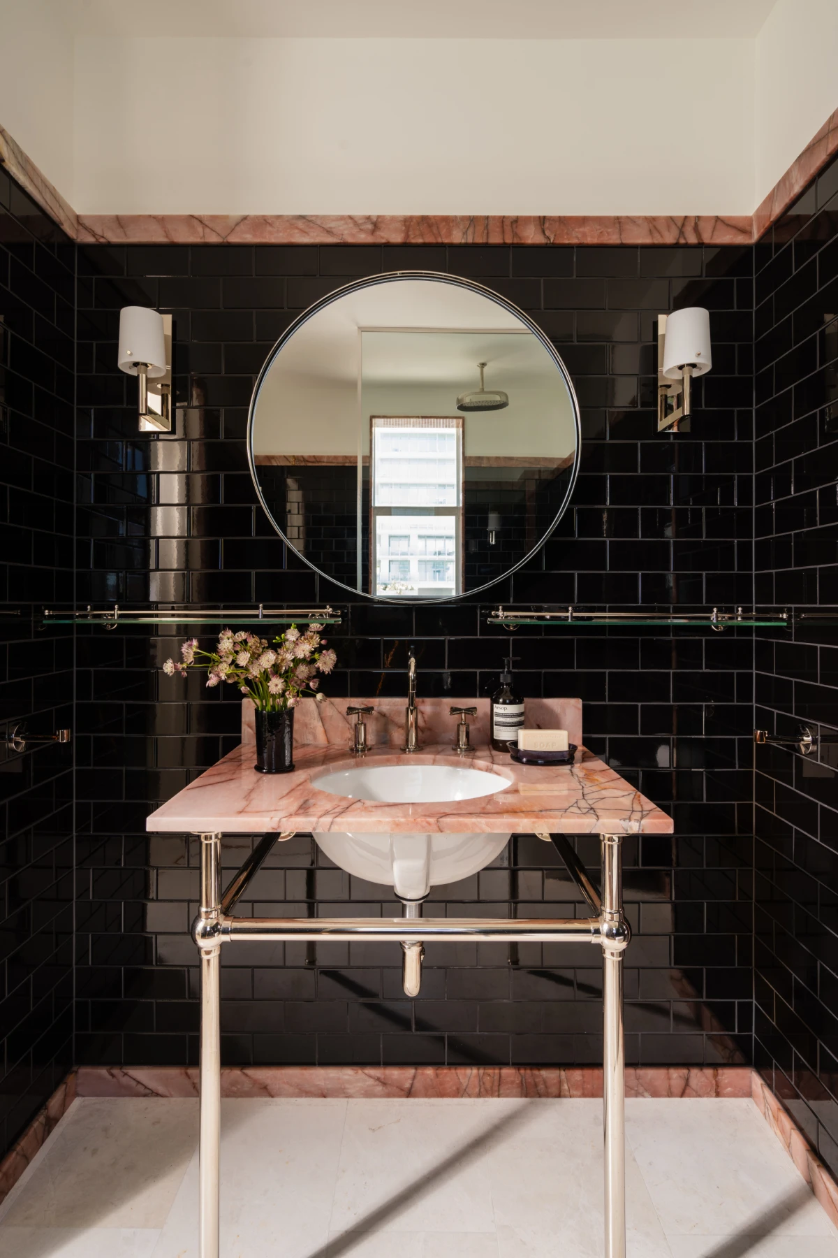 U ovom stanu mramorni detalji vode glavnu riječ, pogledajte kako se sve uklopilo