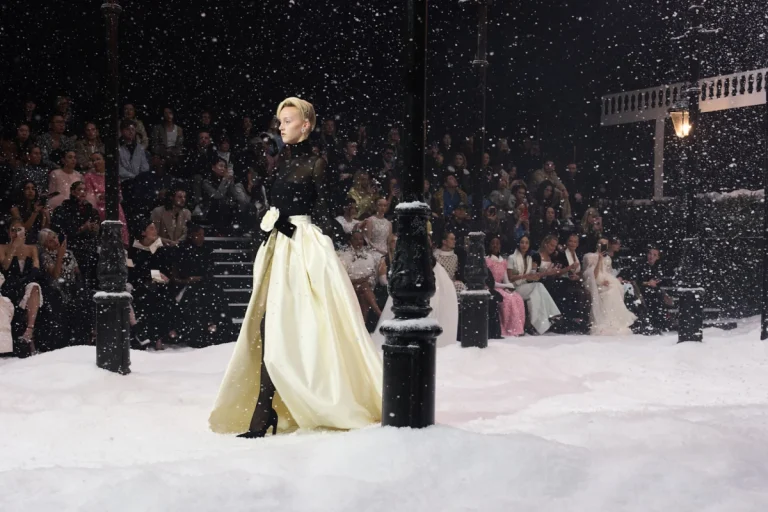 Tjedan mode u Londonu: Vrhunac mračne romantike | ELLE