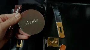 Rhode ima kompaktno ogledalo koje želimo | ELLE