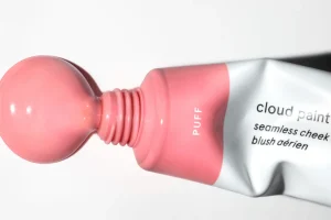 Elle Wishlist: Glossier Cloud Paint rumenilo | ELLE