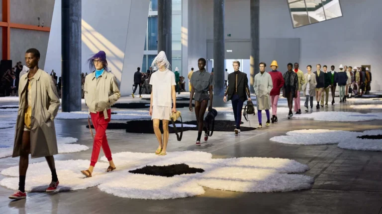 U Milanu je predstavljena nikad čudnija Prada kolekcija | ELLE