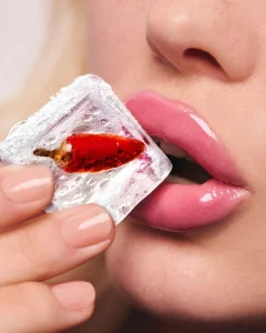 Pronašli smo sjajilo koje savršeno povećava usne | ELLE