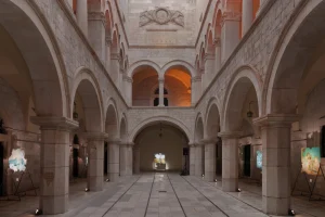 Zavirite u novu izložbu ‘Iza zidina’ slikara Pietra Bobana