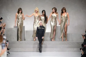 Donatella Versace zatvara jedno poglavlje kampanjom s ikonama mode