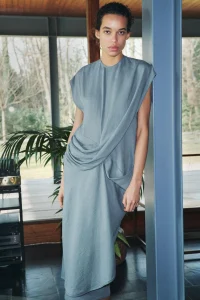 Sale catch: Ovu drapiranu haljinu iz Zare nosimo na sve svečanosti