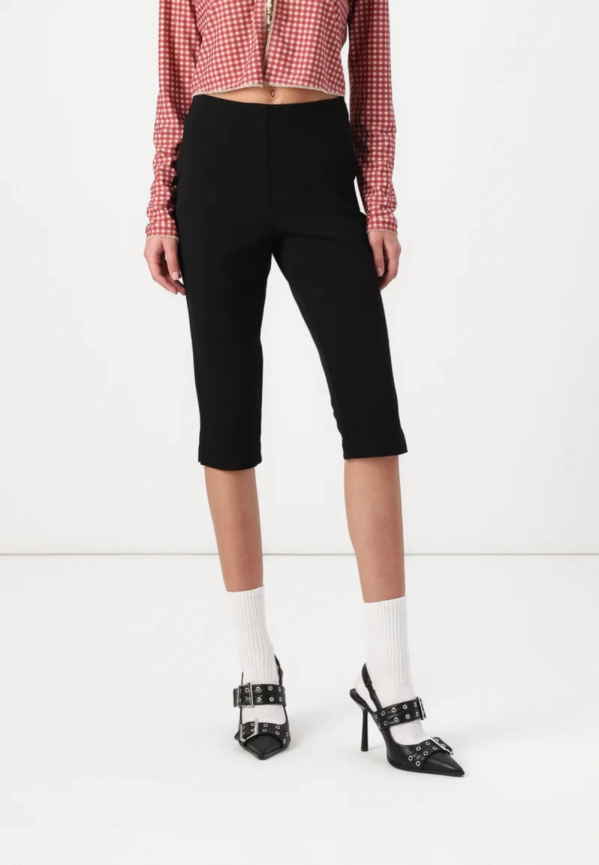 capri hlače 39,68 eur 