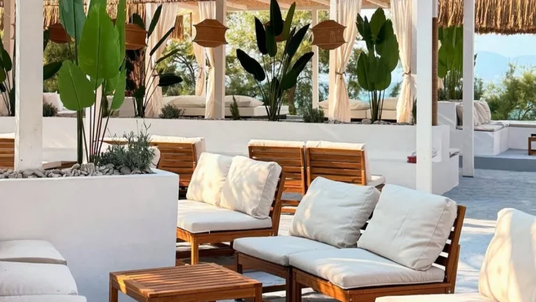 Sutivan ima sve: Mirisi borova, zvuk valova i “Cool” beach bar