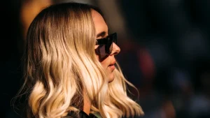 Kako brinuti o obojenoj kosi tijekom ljeta? |ELLE