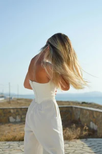 Trebamo li ljeti koristiti uređaje za oblikovanje kose? | ELLE