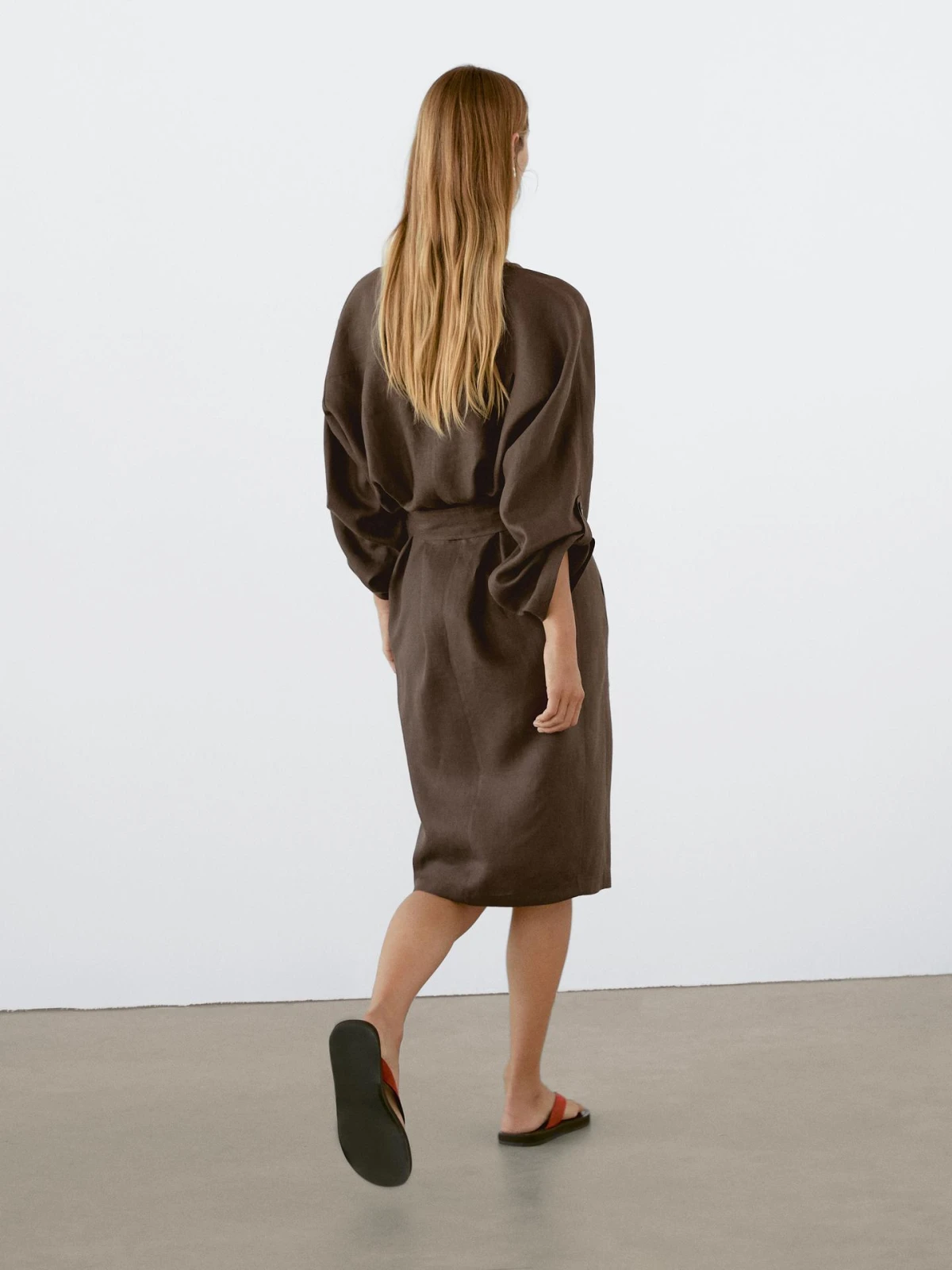 Sale catch: Massimo Dutti ima odličnu košulju-haljinu od 100 % lana