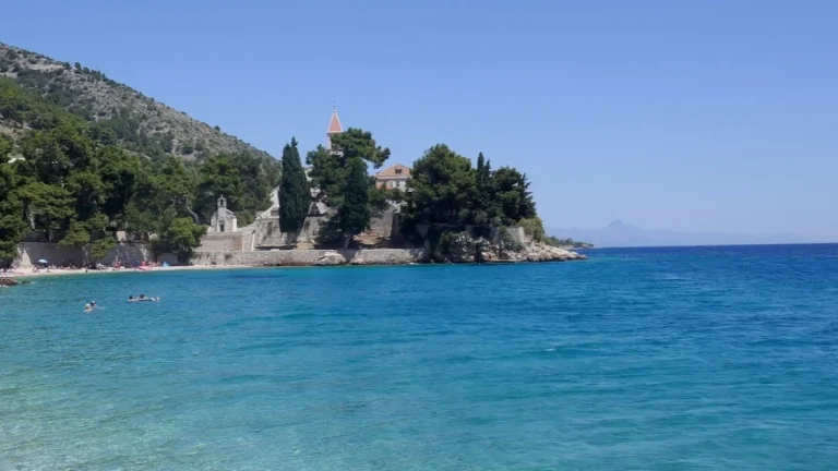 Na Braču smo pronašli plažu koja je tiha oaza uz more | ELLE