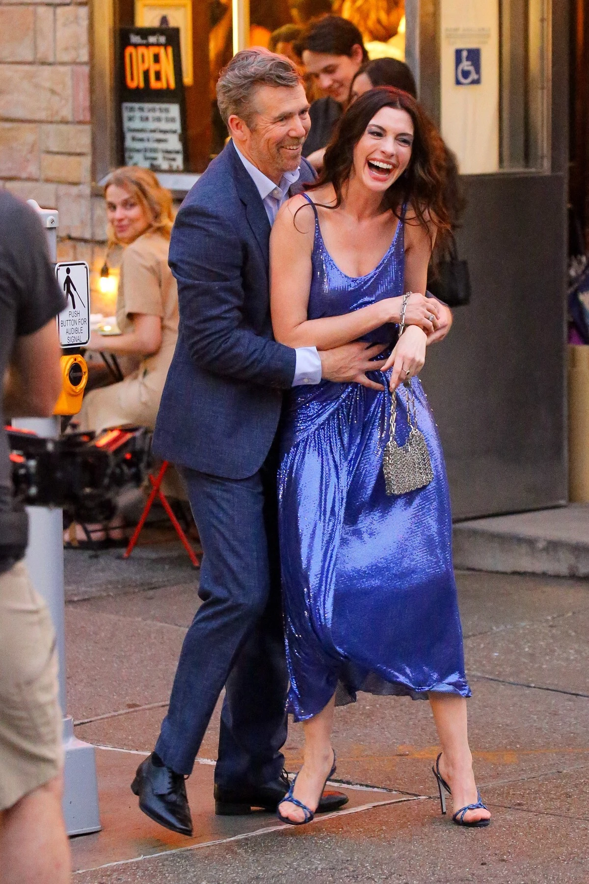 Tko je šarmantni muškarac Andy Sachs? Sve o novom filmskom paru koji je osvojio set