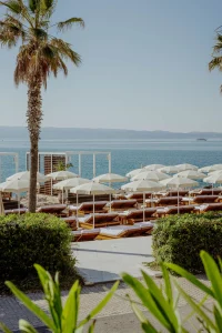 Doživite jadransku eleganciju u Mistral Beach Clubu – najpoželjnijem ljetnom mjestu u Splitu