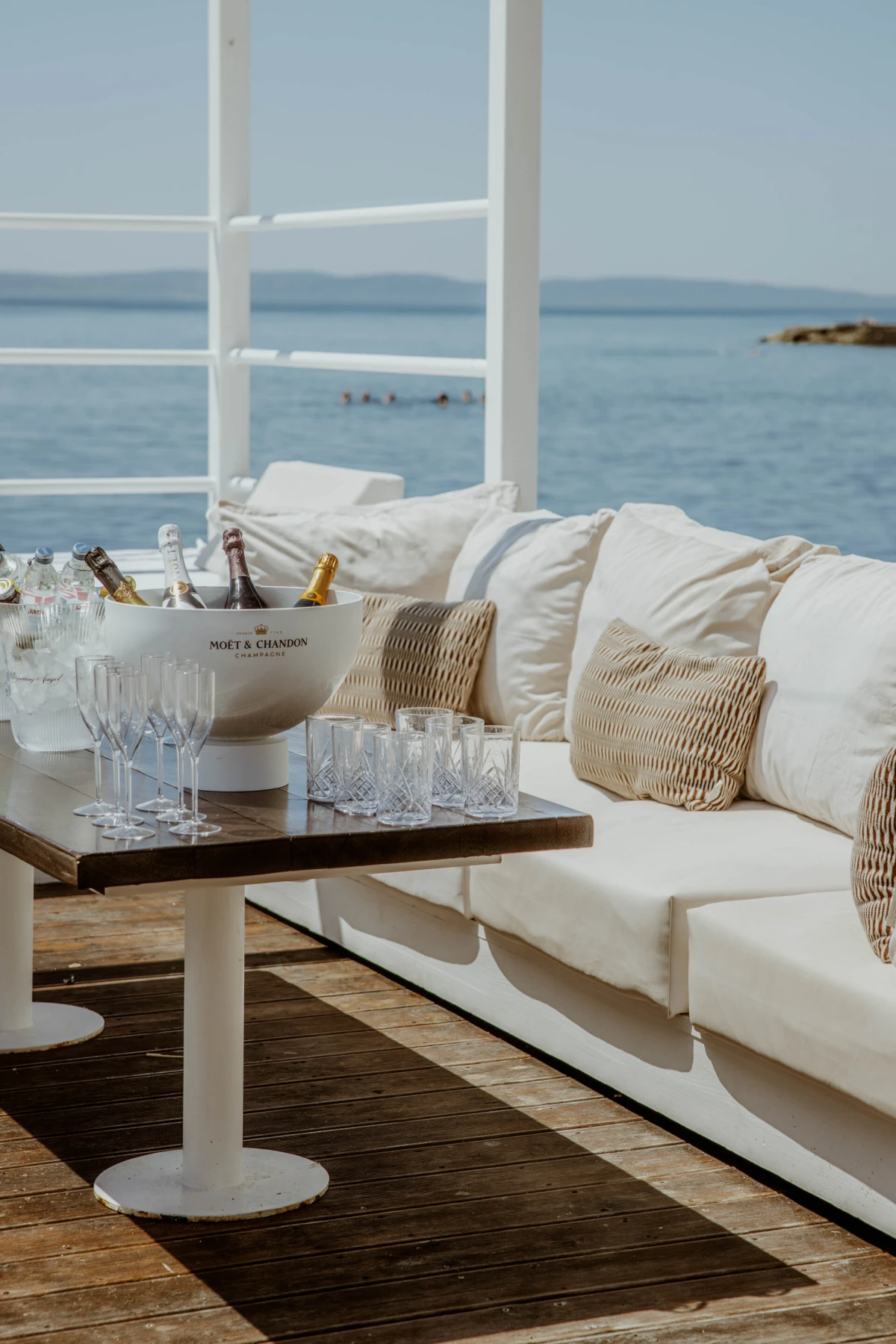 Doživite jadransku eleganciju u Mistral Beach Clubu – najpoželjnijem ljetnom mjestu u Splitu