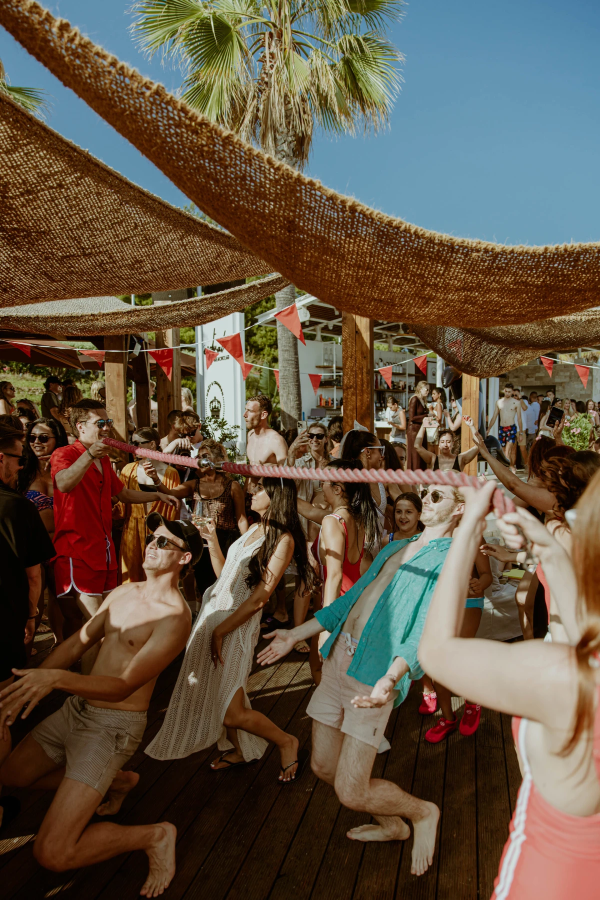 Doživite jadransku eleganciju u Mistral Beach Clubu – najpoželjnijem ljetnom mjestu u Splitu