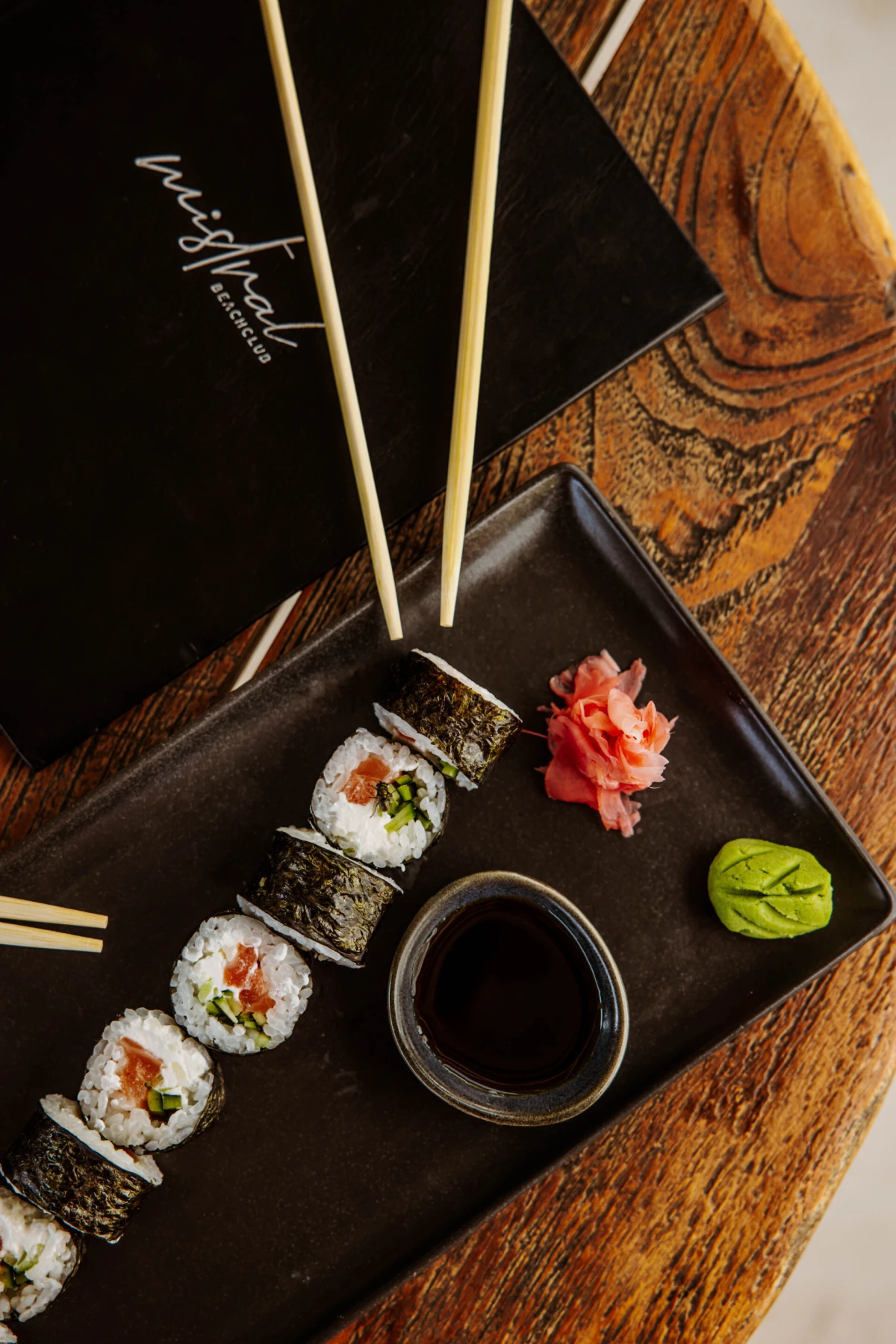 Doživite jadransku eleganciju u Mistral Beach Clubu – najpoželjnijem ljetnom mjestu u Splitu