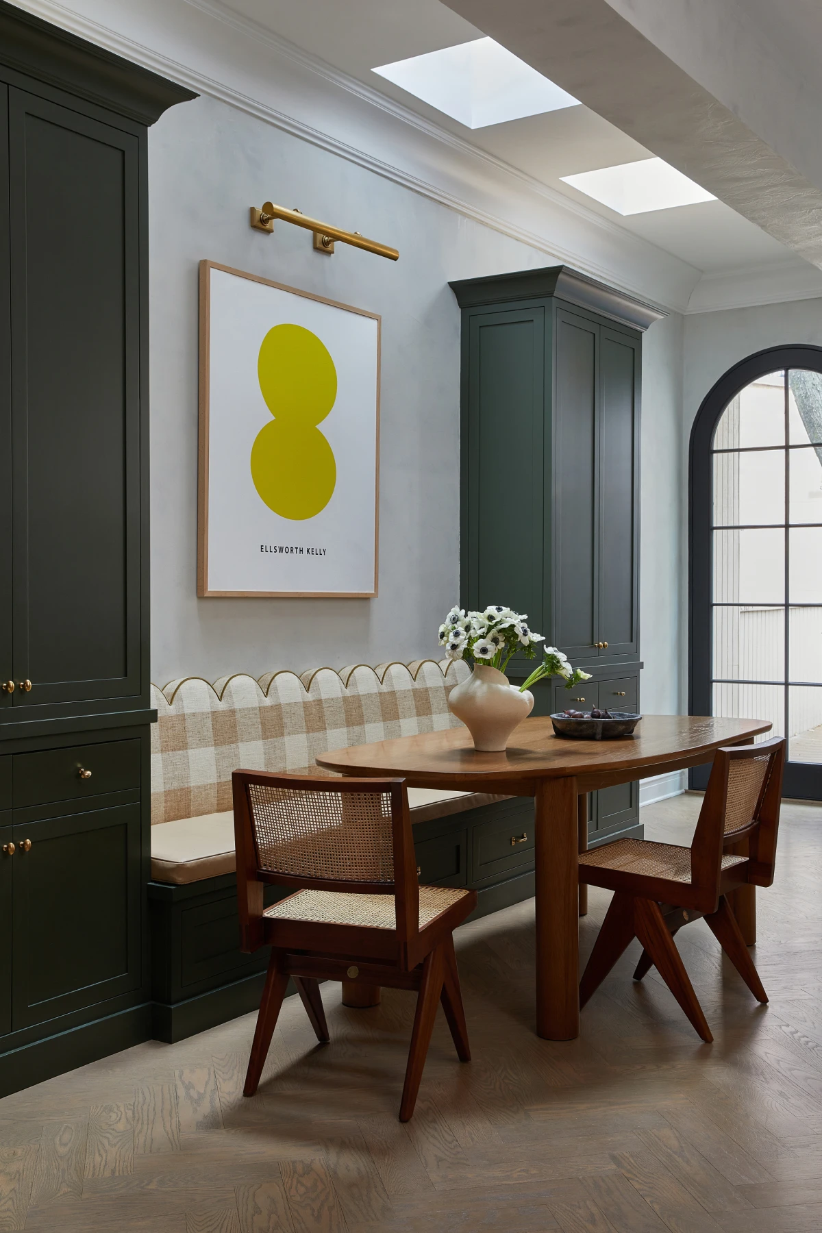 Ova obnovljena kuhinja u kući u centru Chicaga podsjetila nas je zašto volimo tamne boje u interijerima