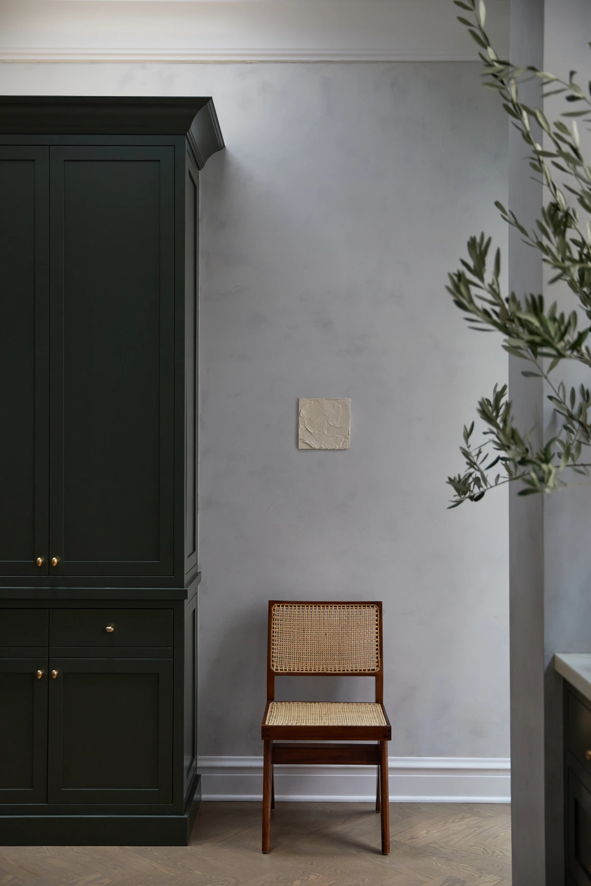 Ova obnovljena kuhinja u kući u centru Chicaga podsjetila nas je zašto volimo tamne boje u interijerima