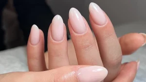 Zašto je rose water manikura naša omiljena za jesen? | ELLE