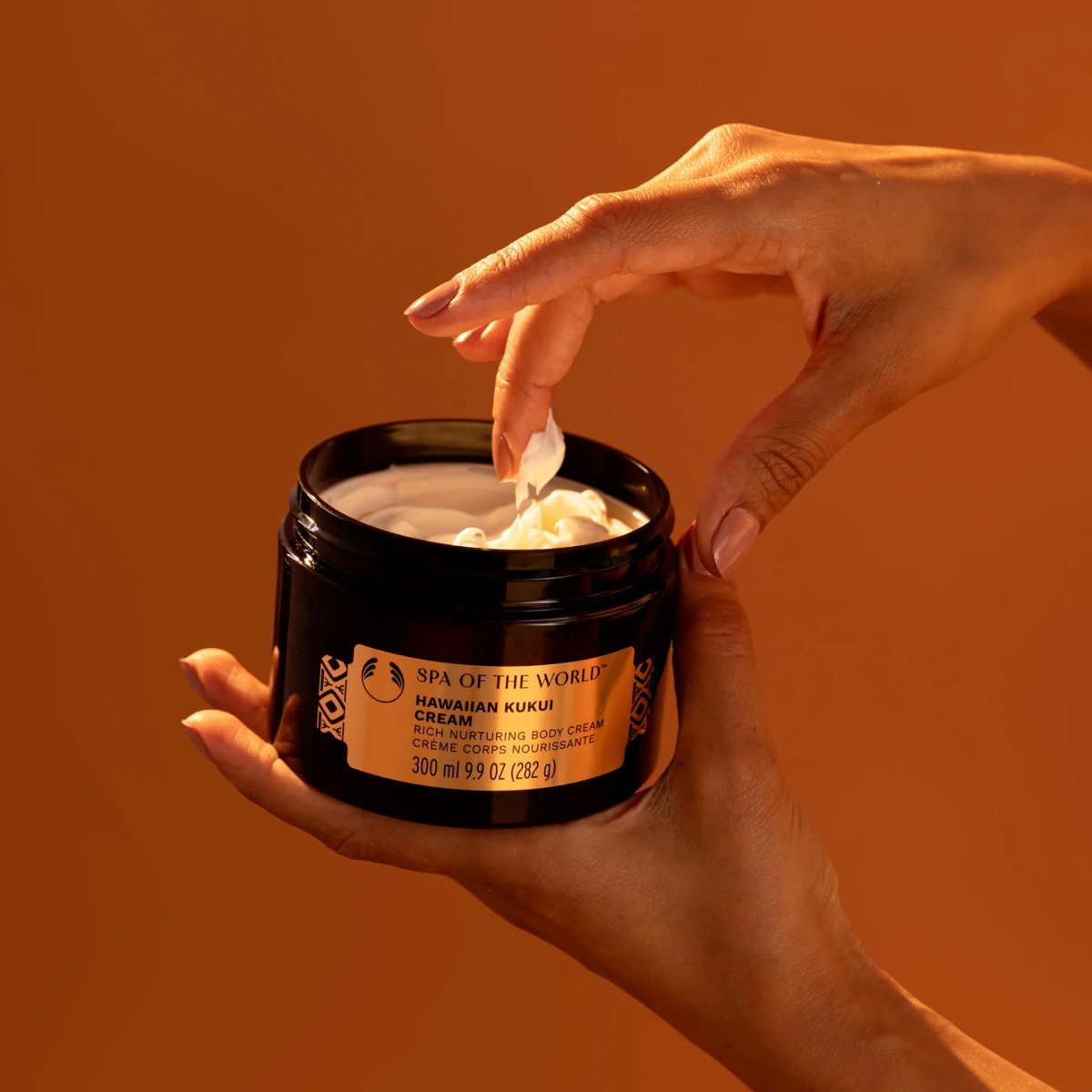 Ova kolekcija s očaravajućom teksturom i mirisima je savršena za spa osjećaj kod kuće