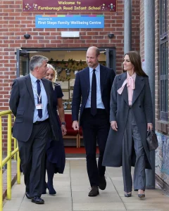 Bluza s mašnom omiljeni je komad u ormaru princeze Kate Middleton, a evo gdje pronaći najbolju