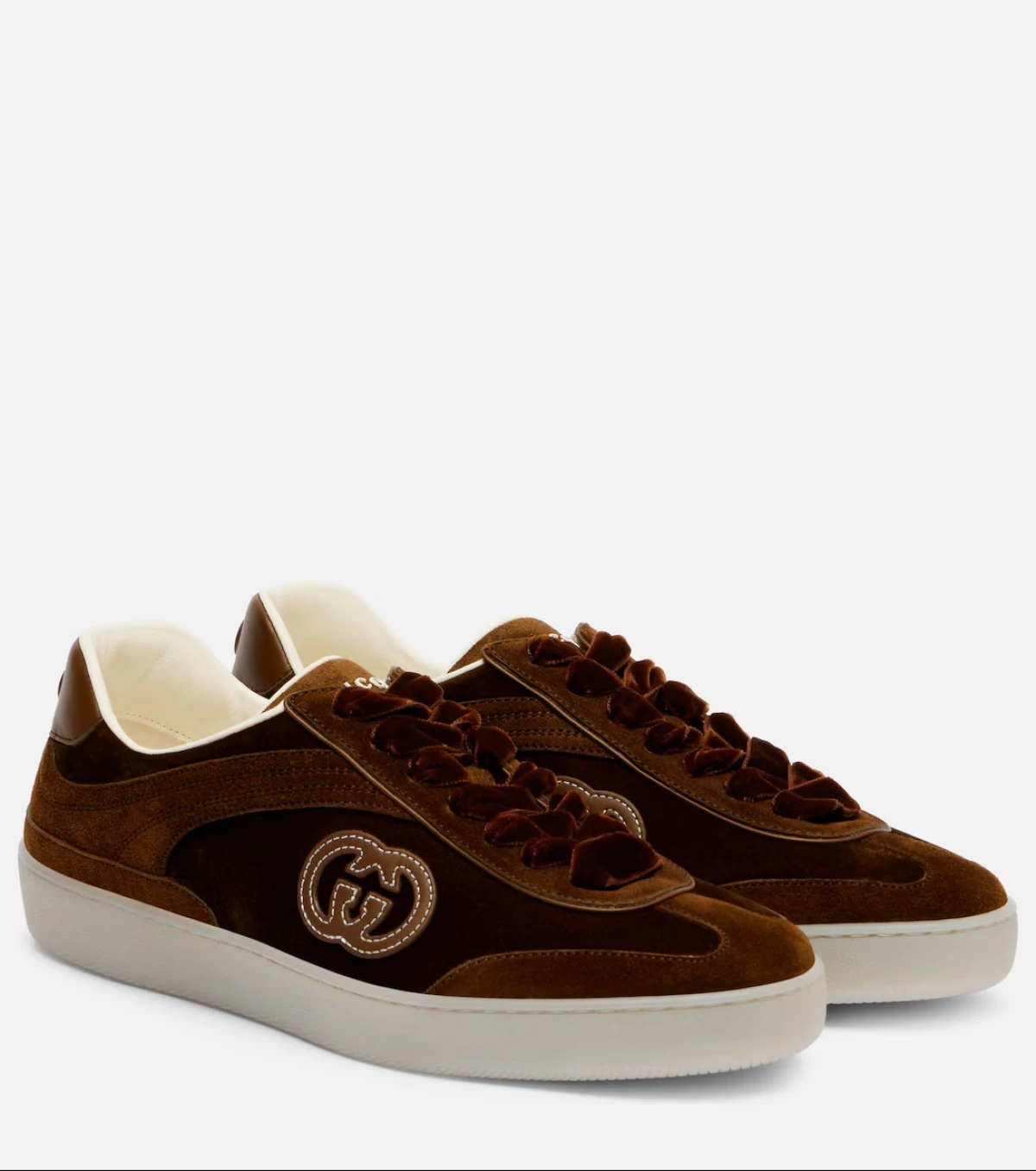 Zaboravite na bijele tenisice, ove jeseni sve se vrti oko smeđih tenisica od brušene kože