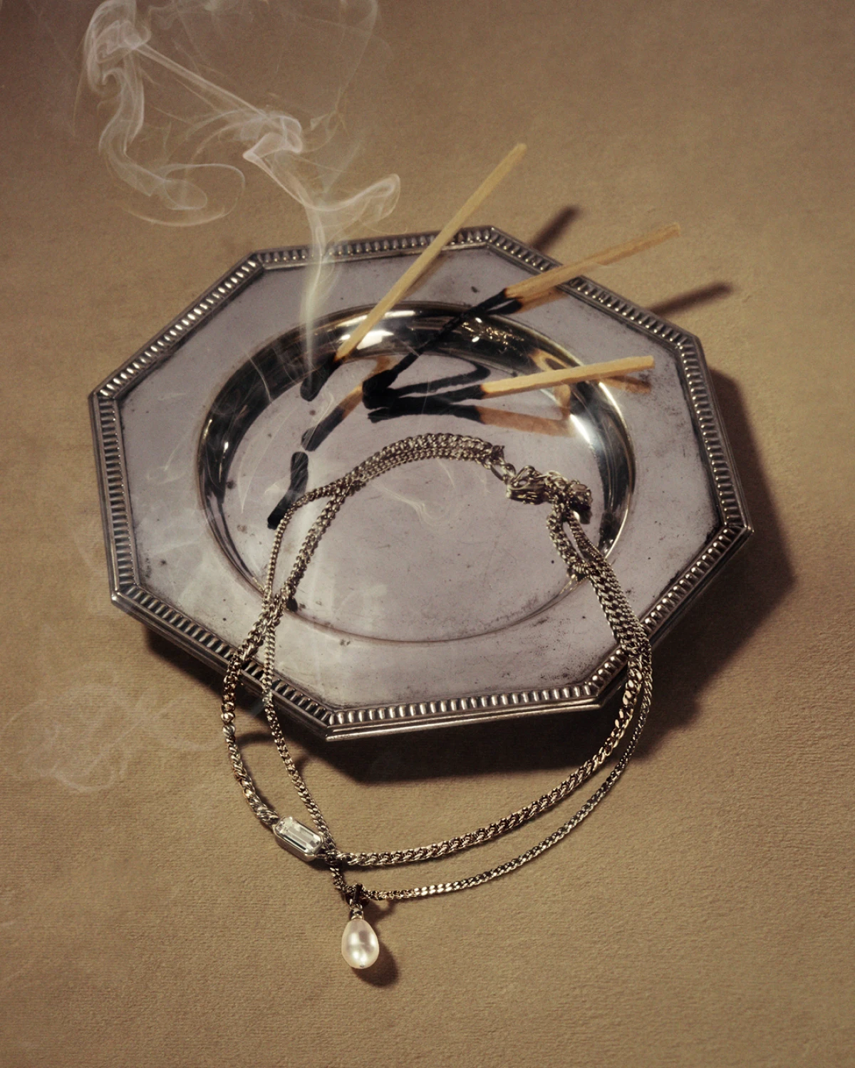 Zbog nove Alexander McQueen blagdanske kampanje jedva čekamo party sezonu